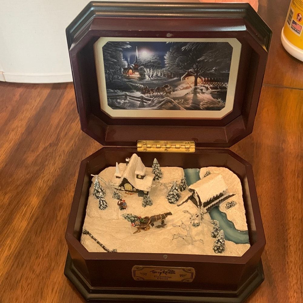 Terry Redlin Silent Night music box Preloved ❤️excellent condition